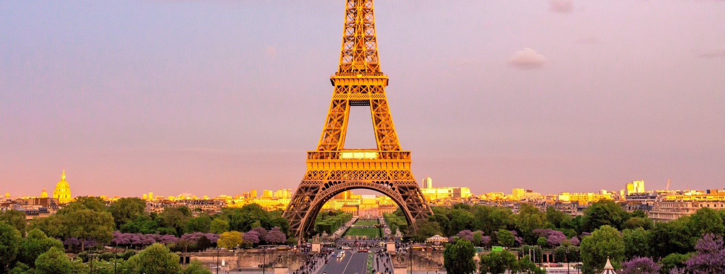 Paris_2020_01_1440x540.jpg Eiffel tower at sunset