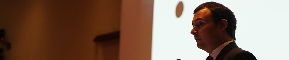 Greppi_Award_1900x400.jpg man holding a speech