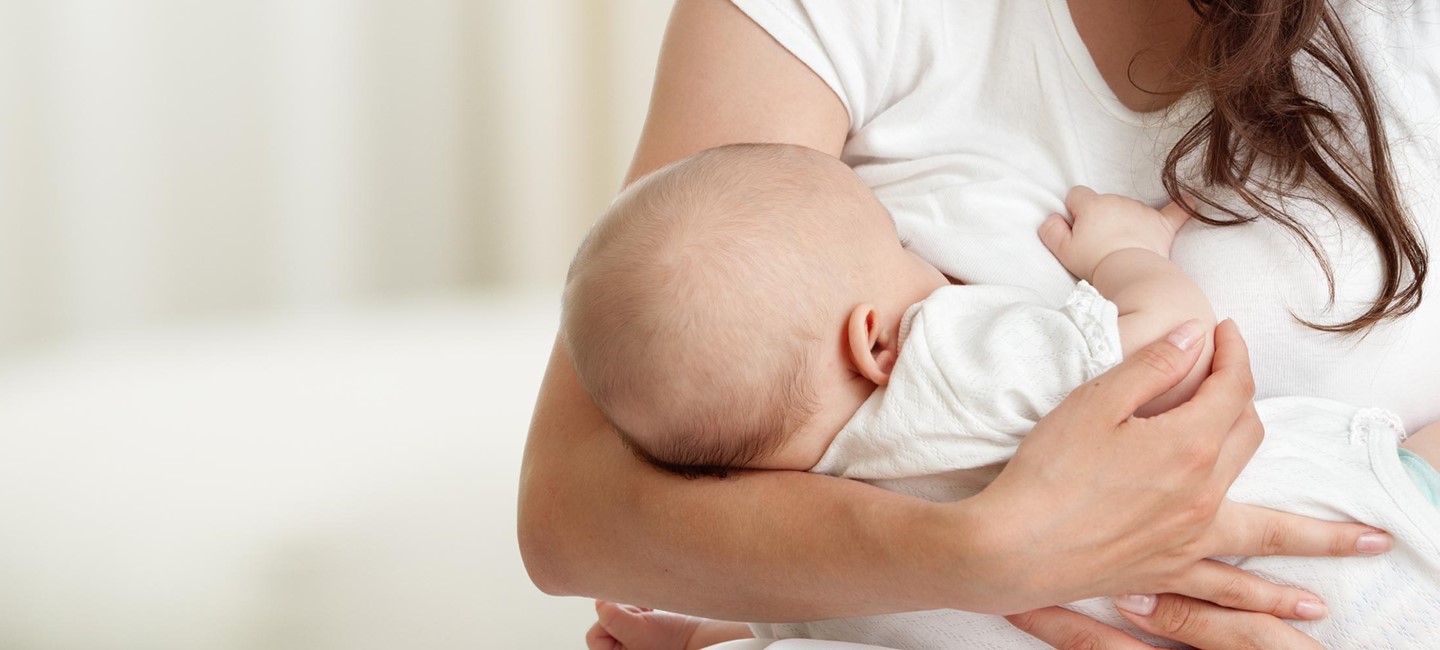 Breastfeeding-in-patients-with-MS-2320x1000.jpg Mother breastfeeding a baby
